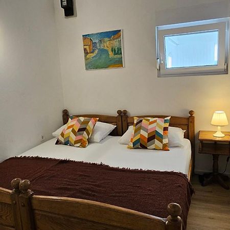 Apartmani Ela Prvić Luka エクステリア 写真