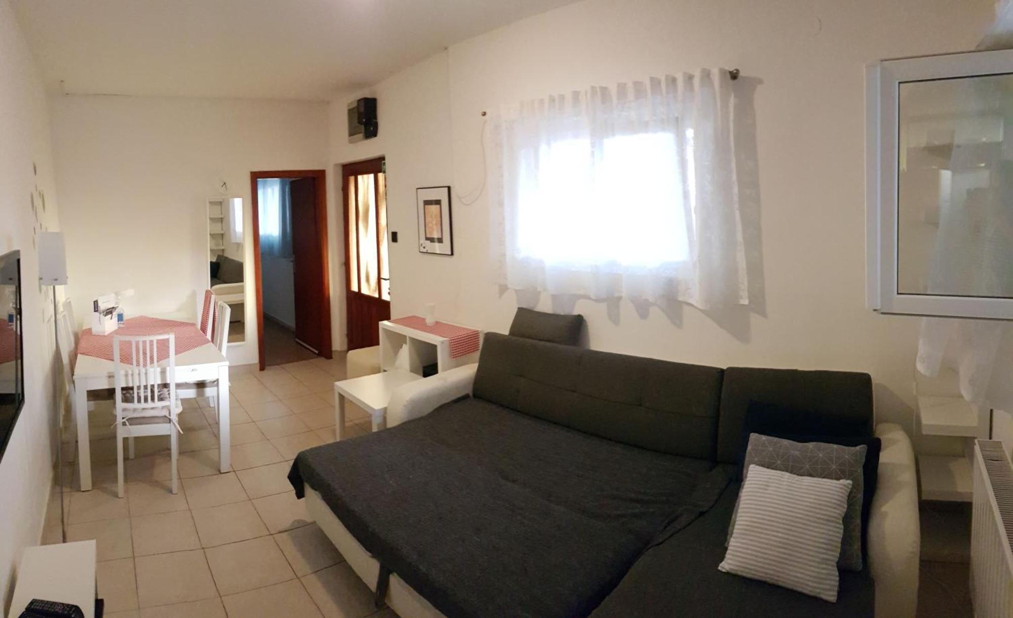 Apartmani Ela Prvić Luka エクステリア 写真