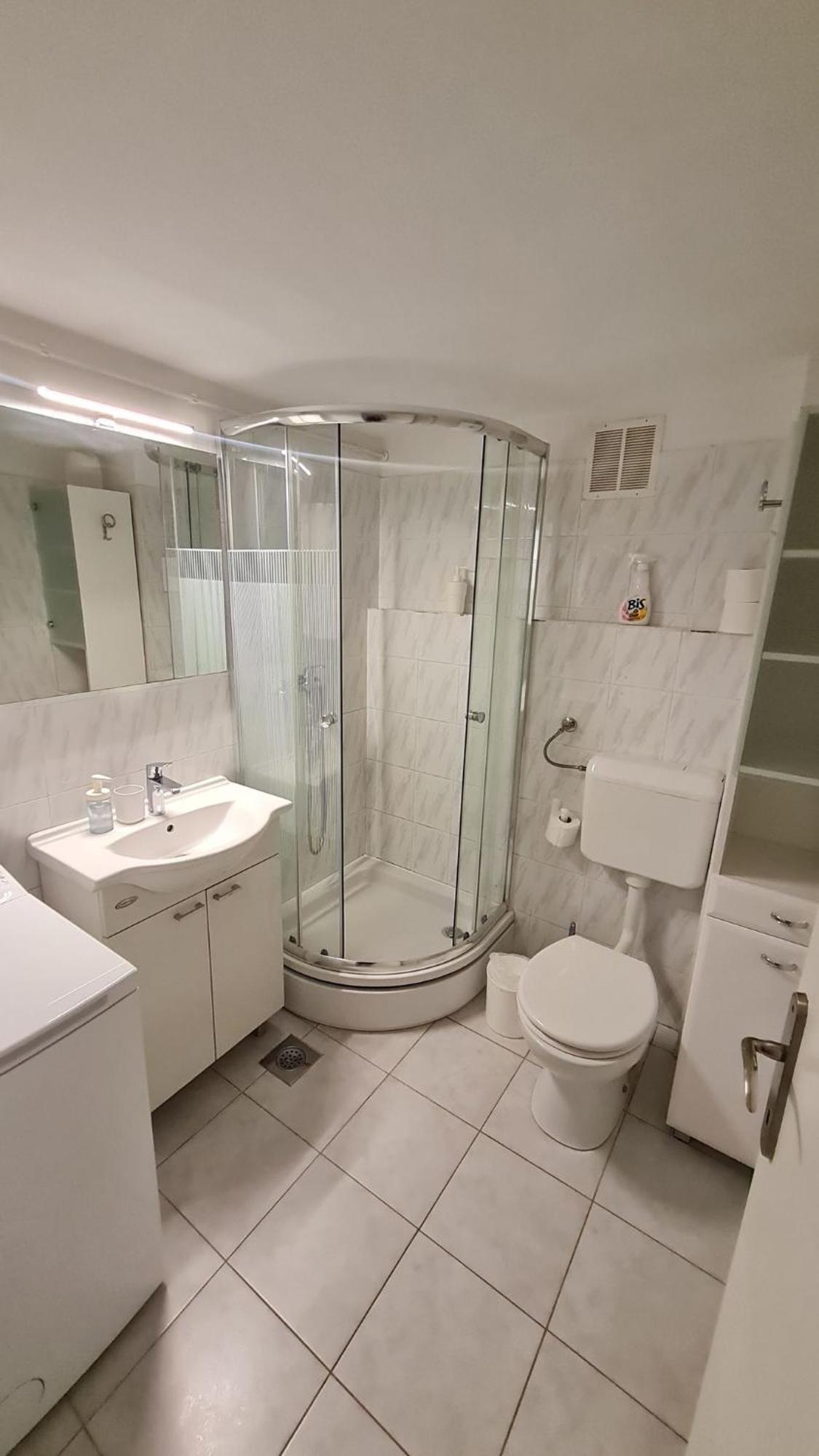 Apartmani Ela Prvić Luka エクステリア 写真