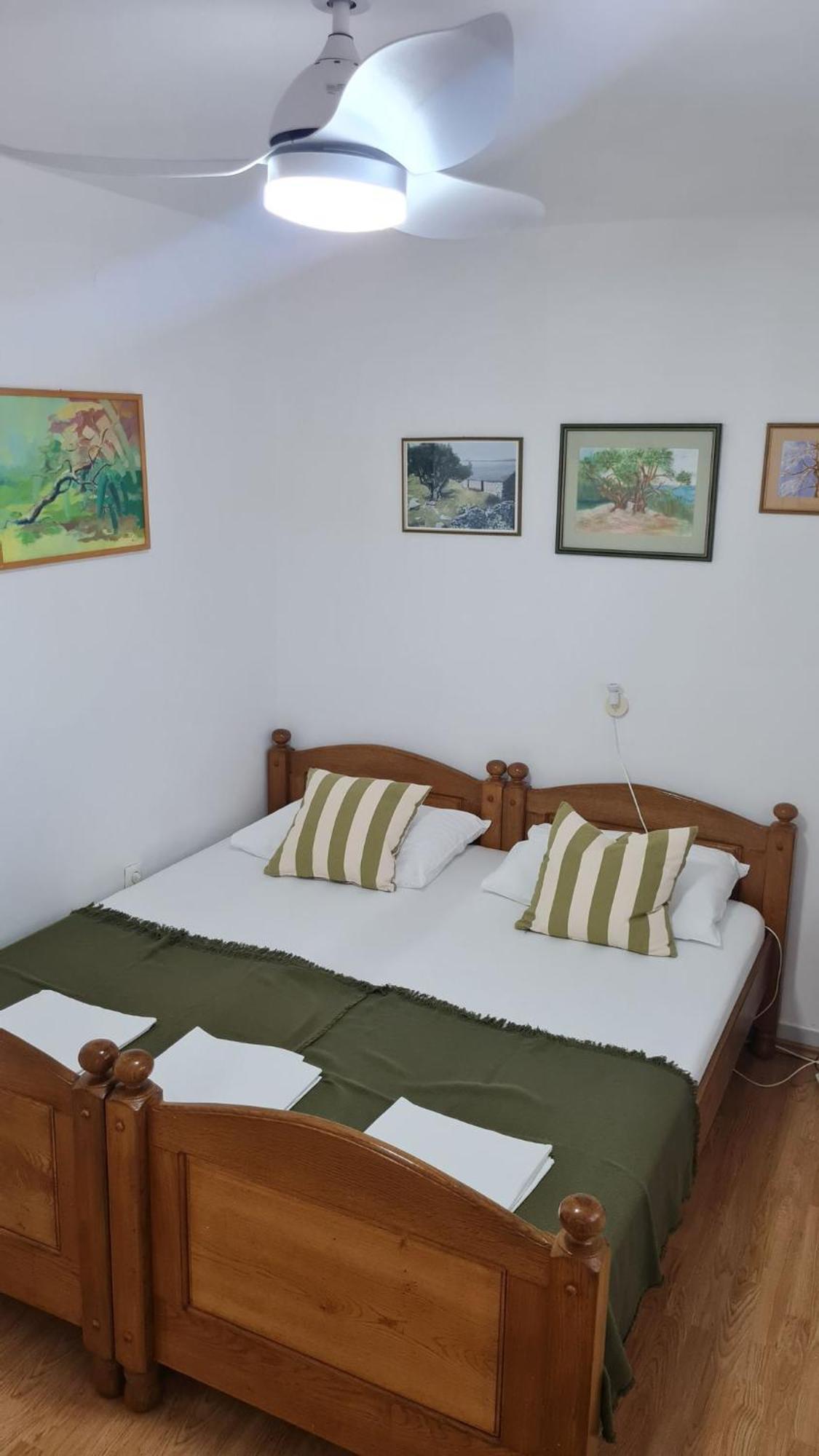 Apartmani Ela Prvić Luka エクステリア 写真