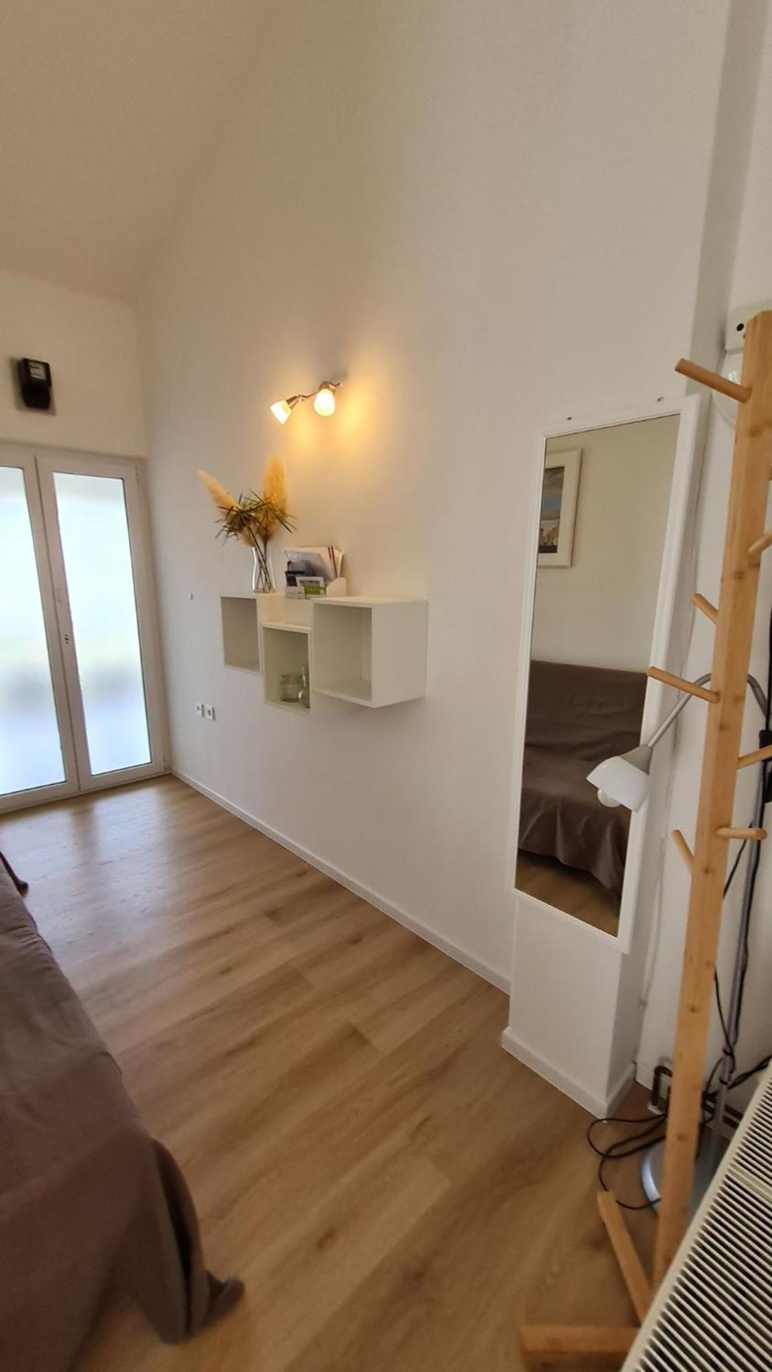 Apartmani Ela Prvić Luka エクステリア 写真