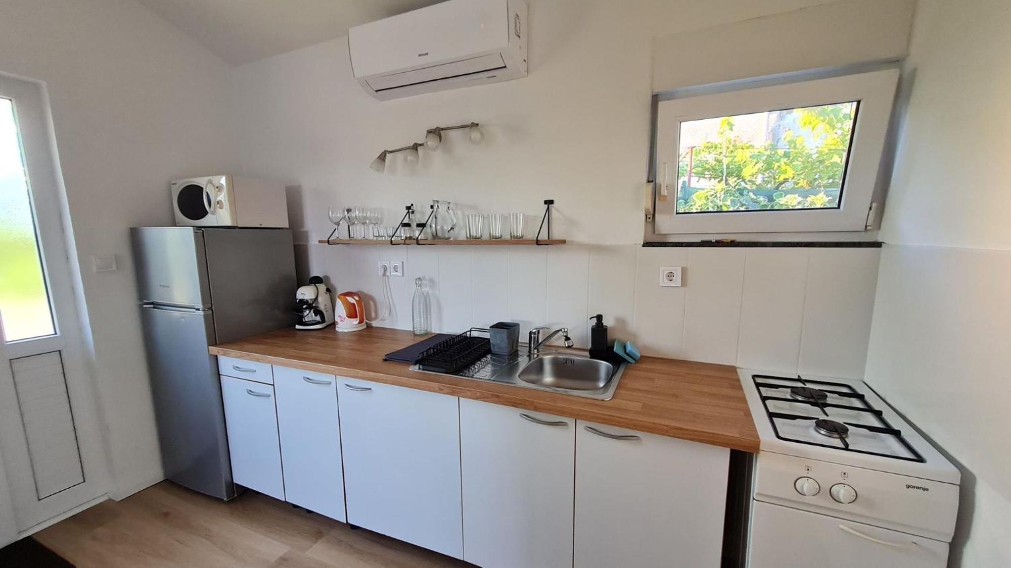 Apartmani Ela Prvić Luka エクステリア 写真
