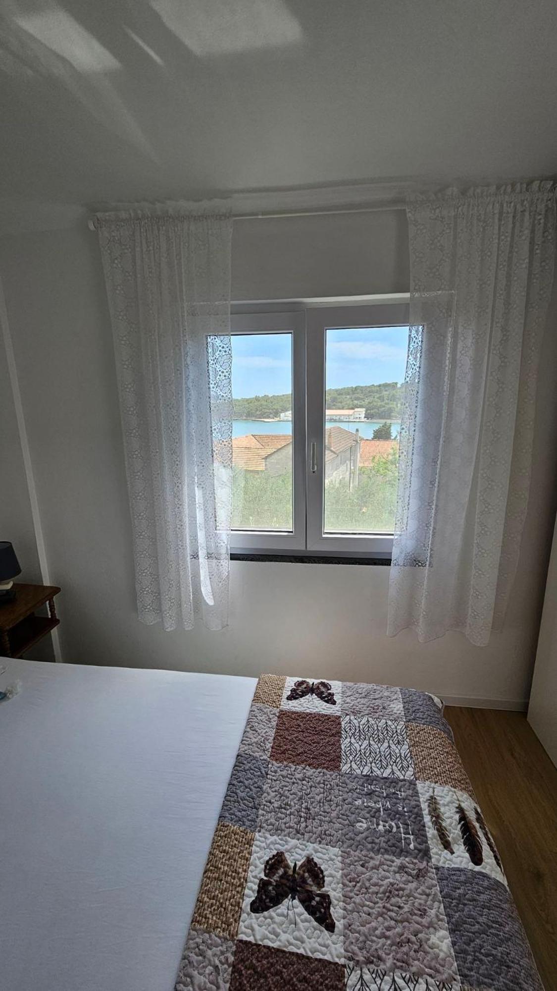 Apartmani Ela Prvić Luka エクステリア 写真